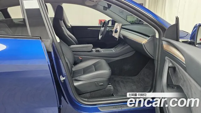 Tesla Model Y — Фото автомобиля 16