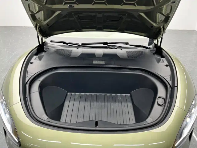 Xiaomi SU7 — Фото автомобиля 11