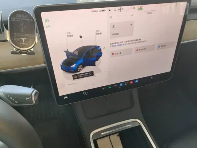 Tesla Model Y — Фото автомобиля 13