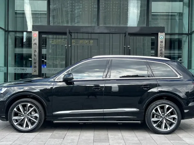 Audi Q7 — Фото автомобиля 3