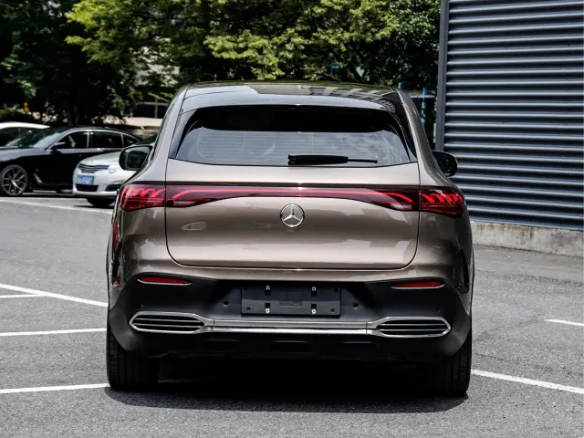 Mercedes-Benz EQE SUV — Фото автомобиля 6