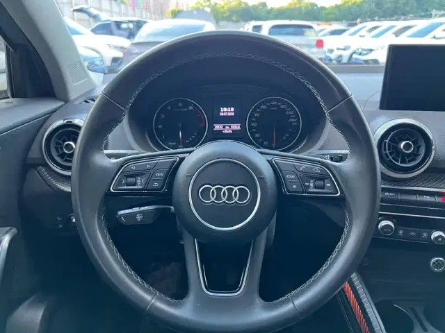 Audi Q2L — Фото автомобиля 14