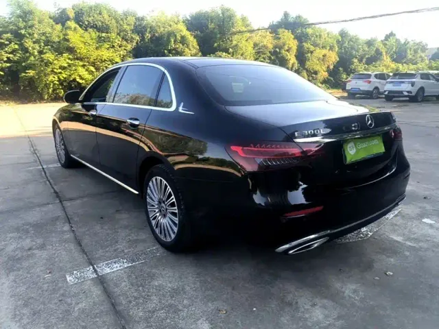 Mercedes-Benz E-Class — Фото автомобиля 4