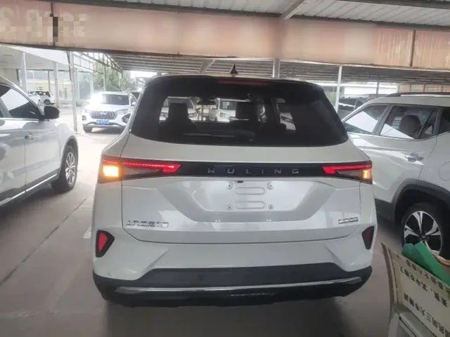 Wuling Asta — Фото автомобиля 5