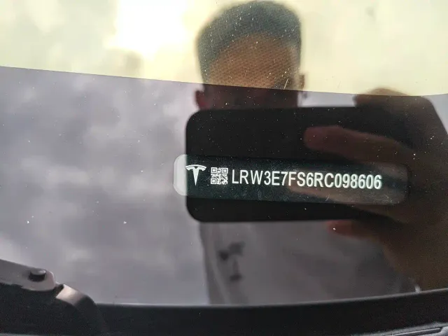 Tesla Model 3 — Фото автомобиля 7