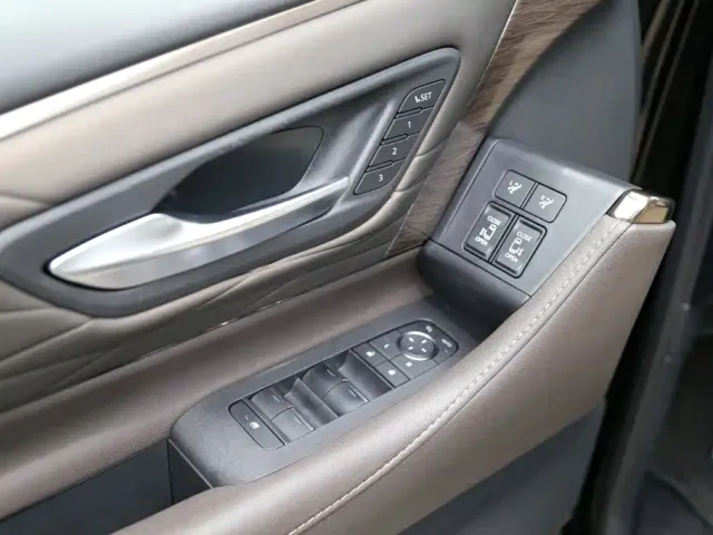 Toyota Vellfire — Фото автомобиля 11