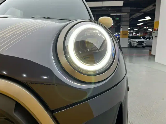 MINI Hatch — Фото автомобиля 2