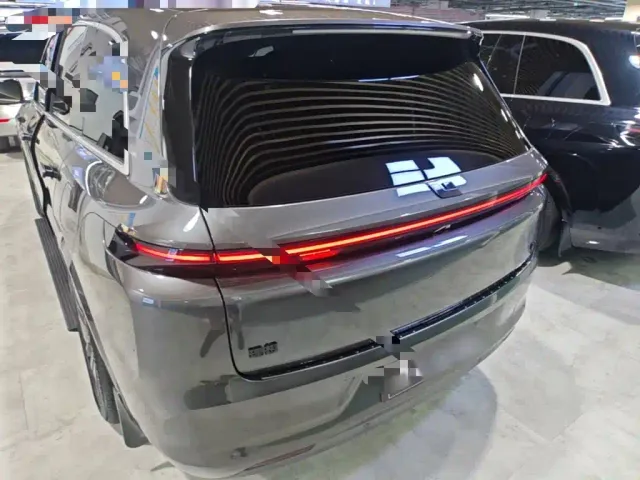 Li Auto L8 — Фото автомобиля 5