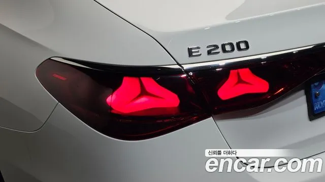 Mercedes-Benz E-Class — Фото автомобиля 16