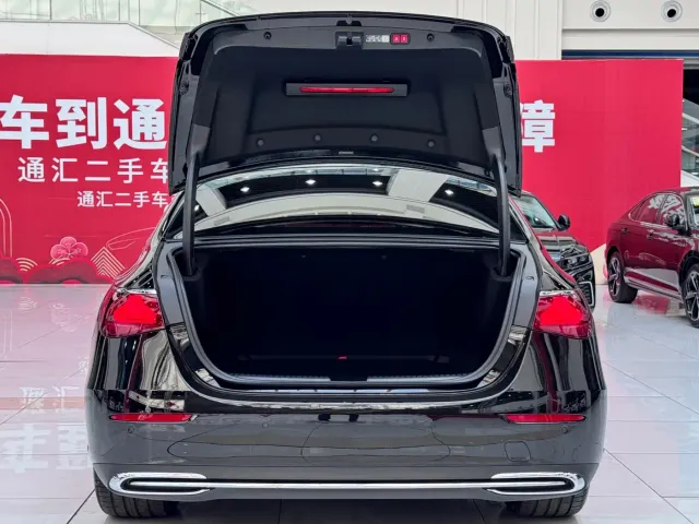 Mercedes-Benz E-Class — Фото автомобиля 17