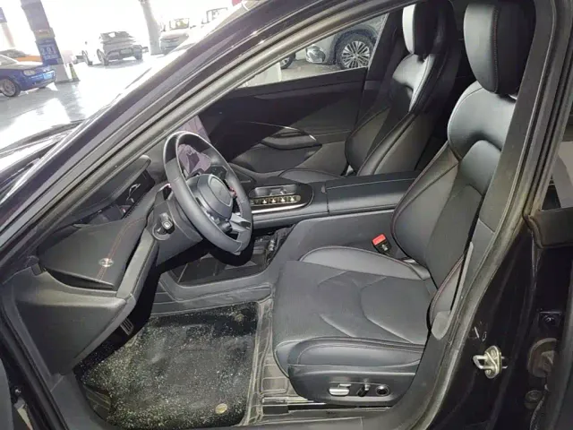 Xiaomi SU7 — Фото автомобиля 14