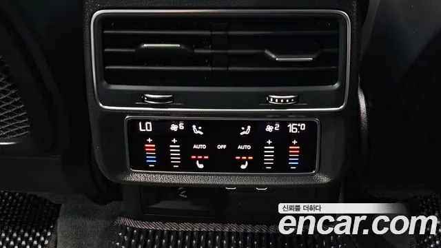 Audi Q8 55 TFSI quattro Premium — Фото автомобиля 25