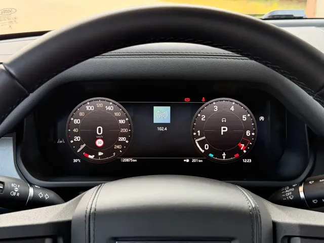 Land Rover Defender — Фото автомобиля 12
