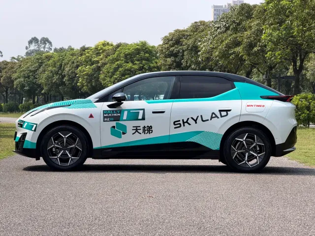 Lynk & Co Z20 — Фото автомобиля 5