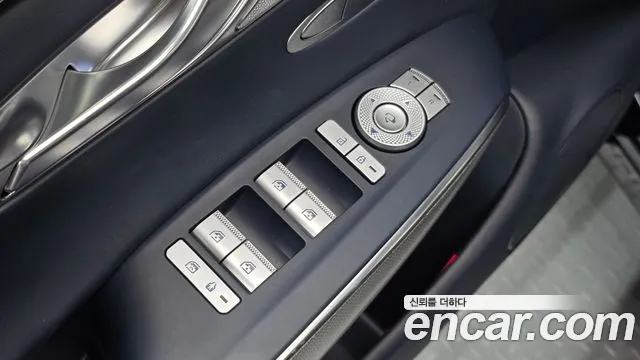 Genesis GV70 — Фото автомобиля 30