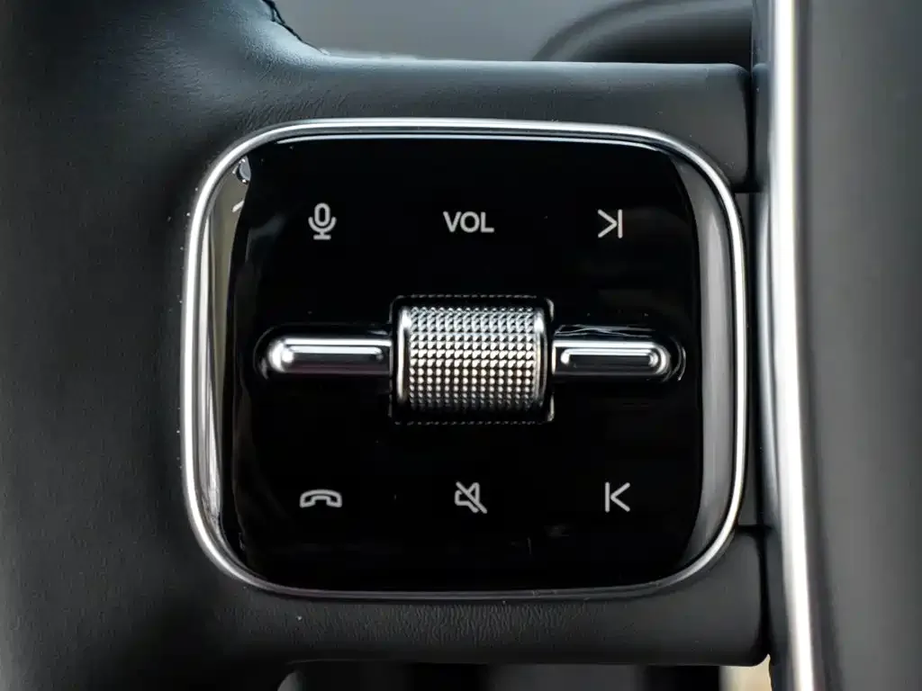 Li Auto Li Auto L6 2024 Pro — Фото автомобиля 19