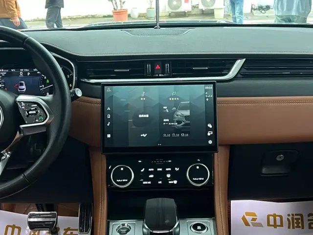 Jaguar F-Pace — Фото автомобиля 6