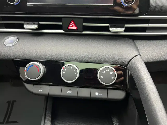 Hyundai Elantra — Фото автомобиля 12