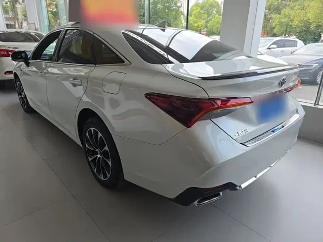 Toyota Avalon — Фото автомобиля 4