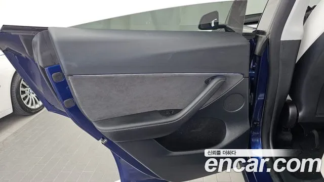 Tesla Model Y — Фото автомобиля 20