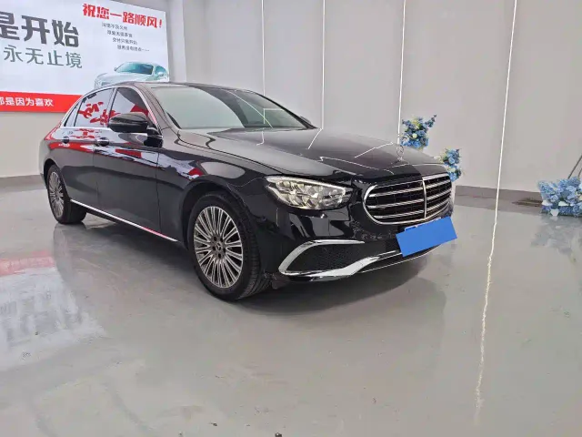 Mercedes-Benz E-Class — Фото автомобиля 3