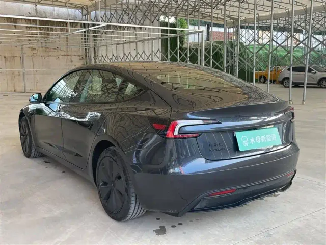 Tesla Model 3 — Фото автомобиля 6