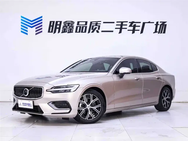 Volvo S60 — Фото автомобиля 2