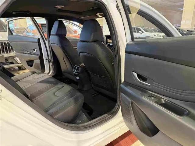 Hyundai Elantra — Фото автомобиля 10