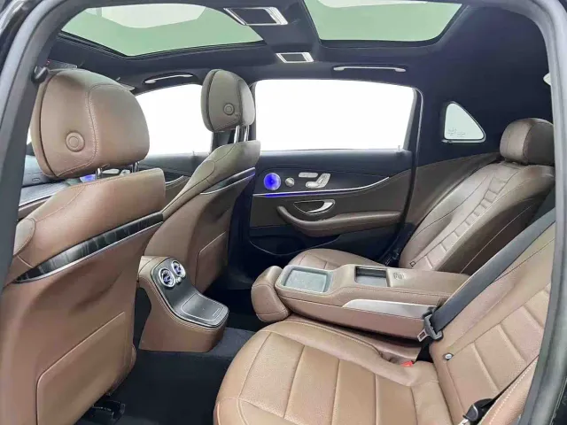 Mercedes-Benz E-Class — Фото автомобиля 15
