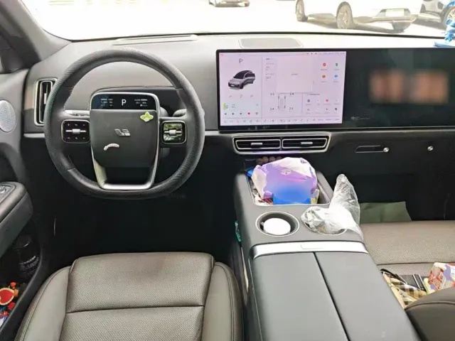Li Auto L8 — Фото автомобиля 6