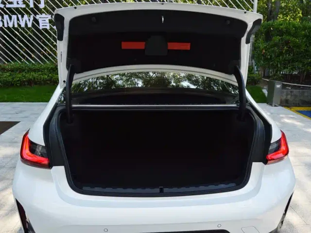 BMW 3 Series — Фото автомобиля 13