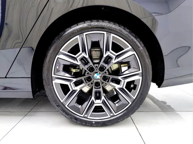 BMW 5 Series — Фото автомобиля 13