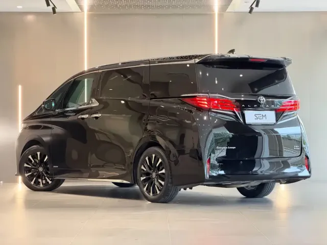Toyota Alphard — Фото автомобиля 8
