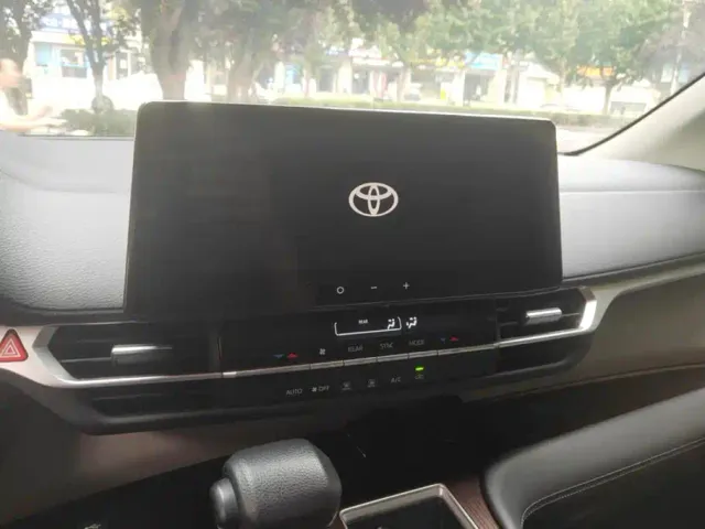Toyota Granvia — Фото автомобиля 13
