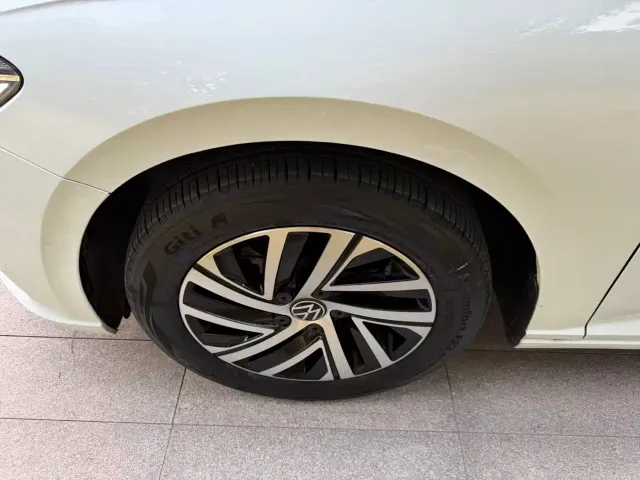 Volkswagen Lavida — Фото автомобиля 16