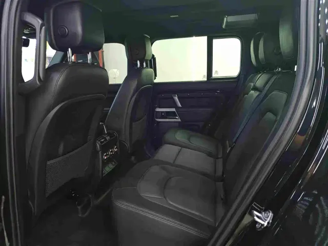 Land Rover Defender — Фото автомобиля 5