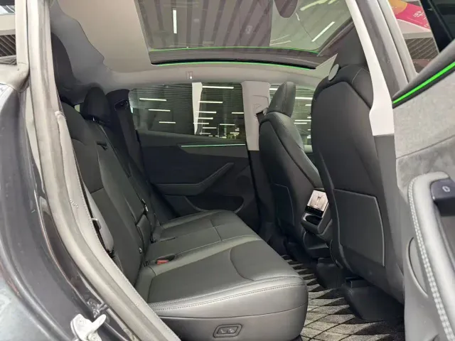 Tesla Model Y — Фото автомобиля 19