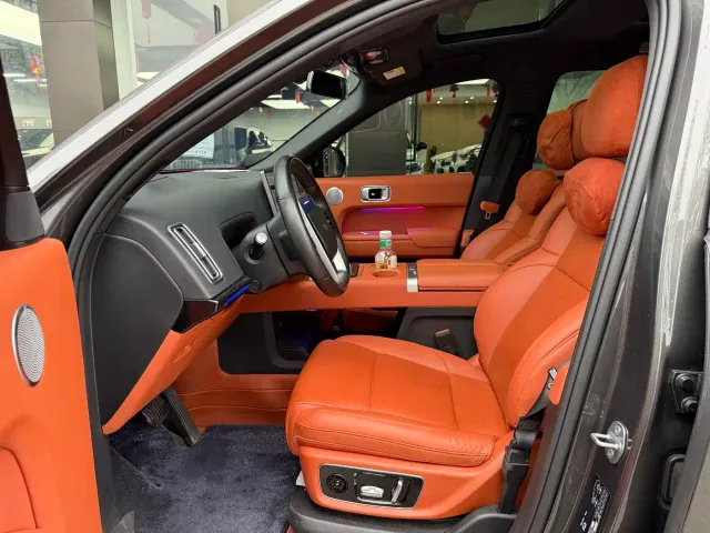 Li Auto L8 — Фото автомобиля 9
