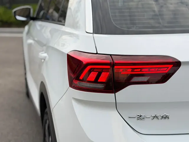 Volkswagen T-Roc — Фото автомобиля 10
