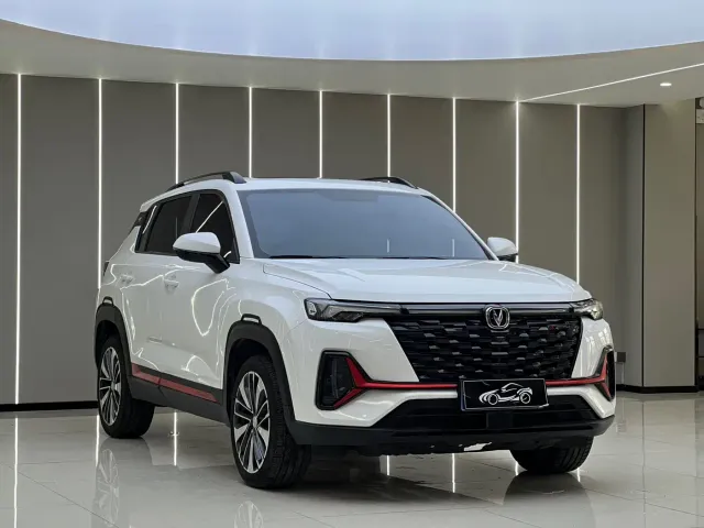 Changan CS35 Plus — Фото автомобиля 3