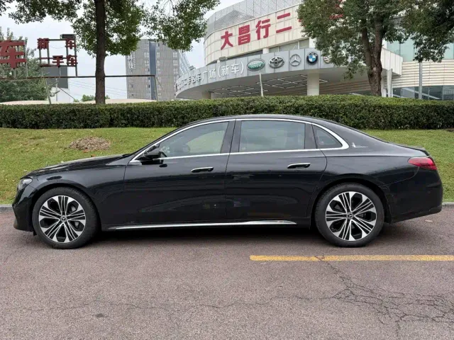 Mercedes-Benz E-Class — Фото автомобиля 3