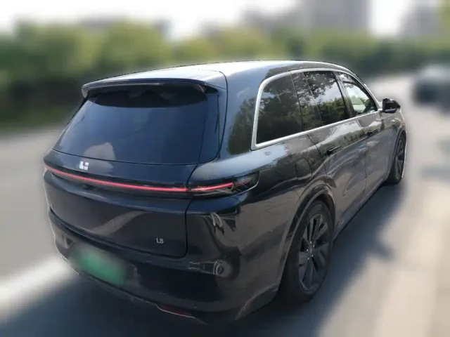 Li Auto L8 — Фото автомобиля 6