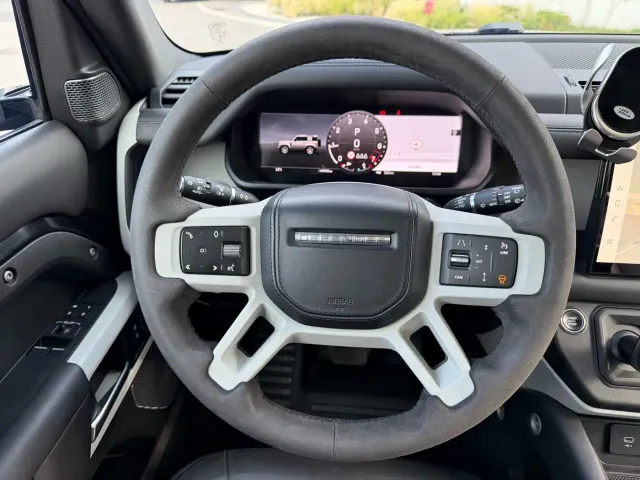 Land Rover Defender — Фото автомобиля 6