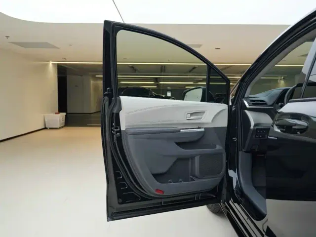 Toyota Sienna — Фото автомобиля 16