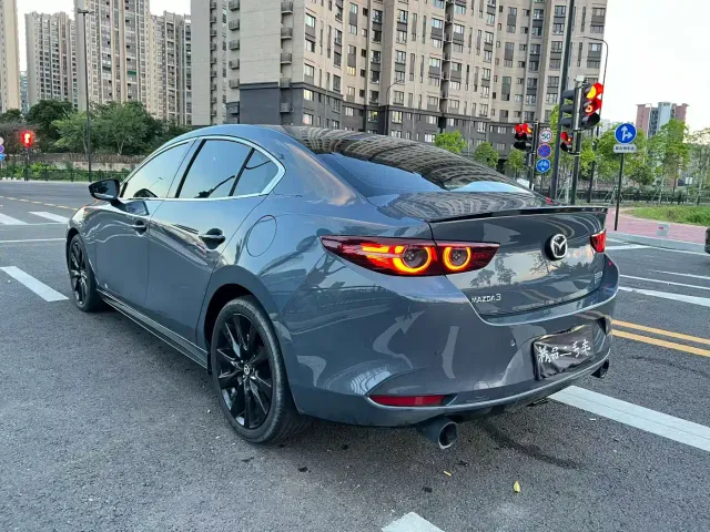 Mazda Axela — Фото автомобиля 8