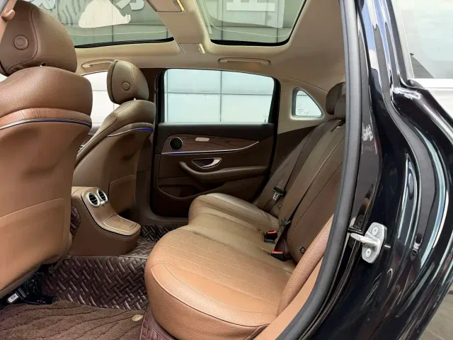 Mercedes-Benz E-Class — Фото автомобиля 17