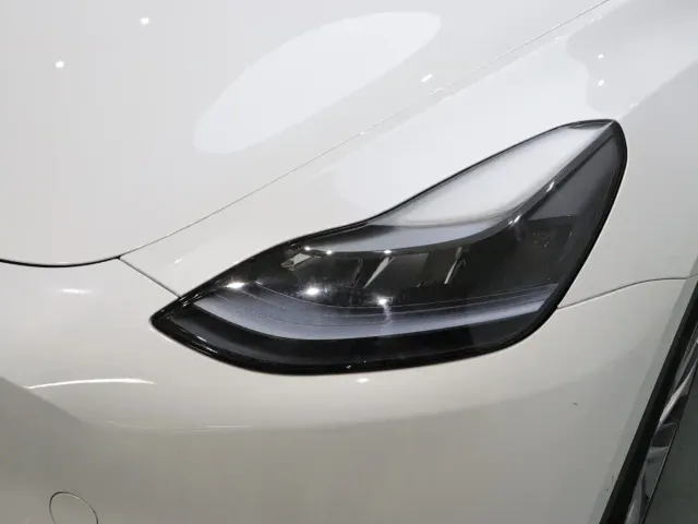Tesla Model Y — Фото автомобиля 19