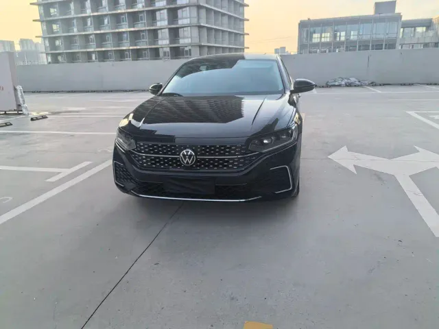 Volkswagen Passat — Фото автомобиля 2