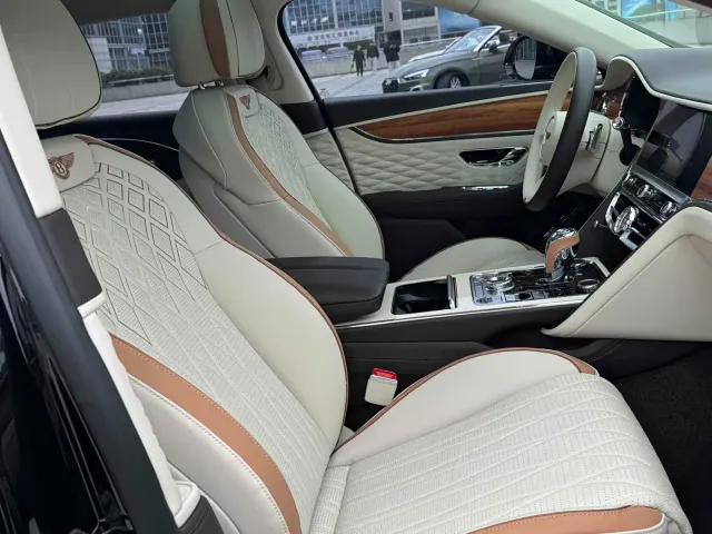 Bentley Flying Spur — Фото автомобиля 20