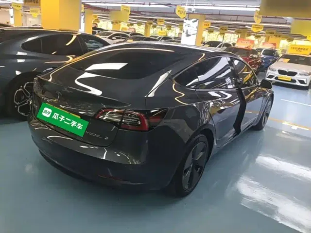 Tesla Model 3 — Фото автомобиля 6